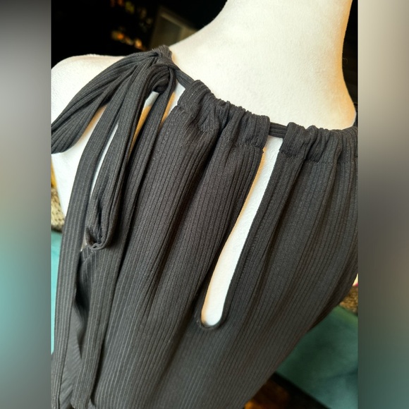 Black halter top, ribbed maxi dress - Picture 3 of 11